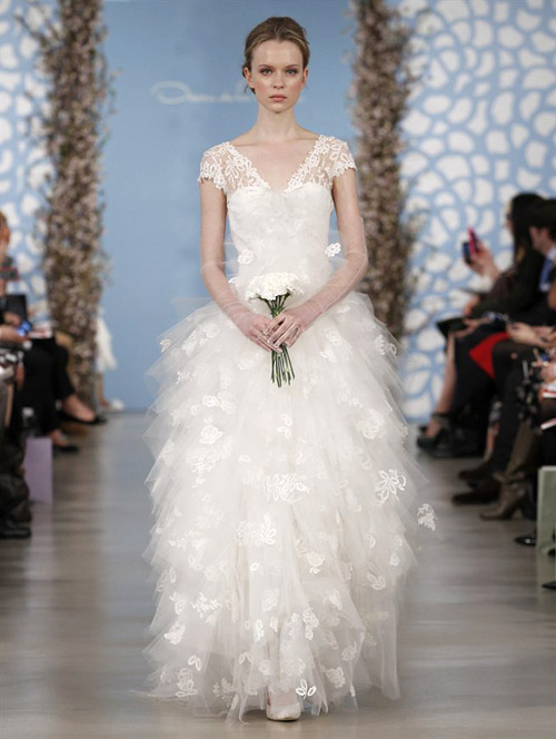 Wedding dress by Oscar de la Renta from his Spring 2014 bridal collection | via junebugweddings.com Wedding dress by Oscar de la Renta from his Spring 2014 bridal collection | via junebugweddings.com