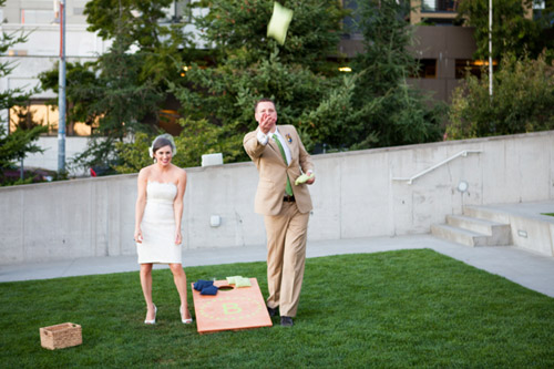 Seattle summer wedding at the Olympic Sculpture Park - photo by La Vie Photography | junebugweddings.com