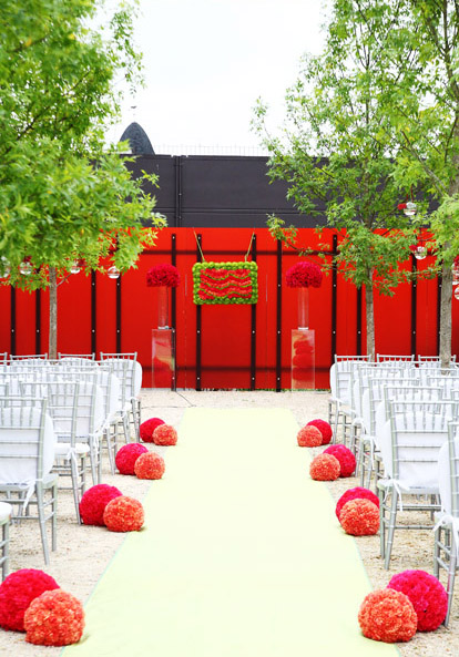 modern wedding ceremony design by Bella Signature Design, image by Life Mosaics Photography