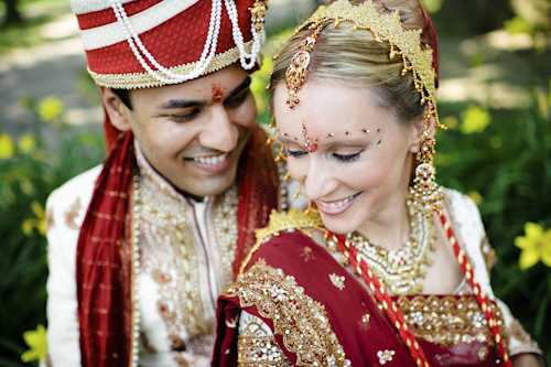 the happy couple dressed in traditional Indian wedding ceremony attire - Ohio Indian wedding - photos by Portland, Oregon based wedding photographer Aaron Courter