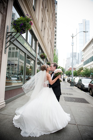 elegant wedding at Alexis Hotel Library Bistro, photos by Seattle wedding photographer Barbie Hull, Seattle, Washington