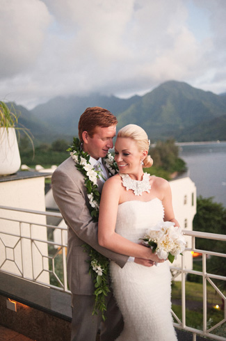 tropical destination wedding photos by top Hawaiian wedding photographer Derek Wong
