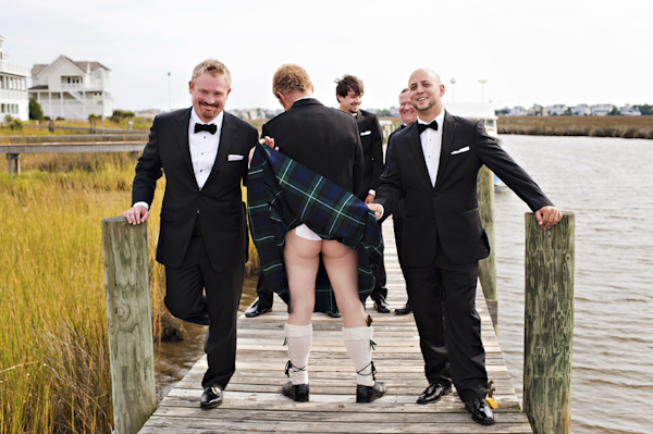 hilarious wedding photo by Candace Owens of Brooke Mayo Photographers | via junebugweddings.com