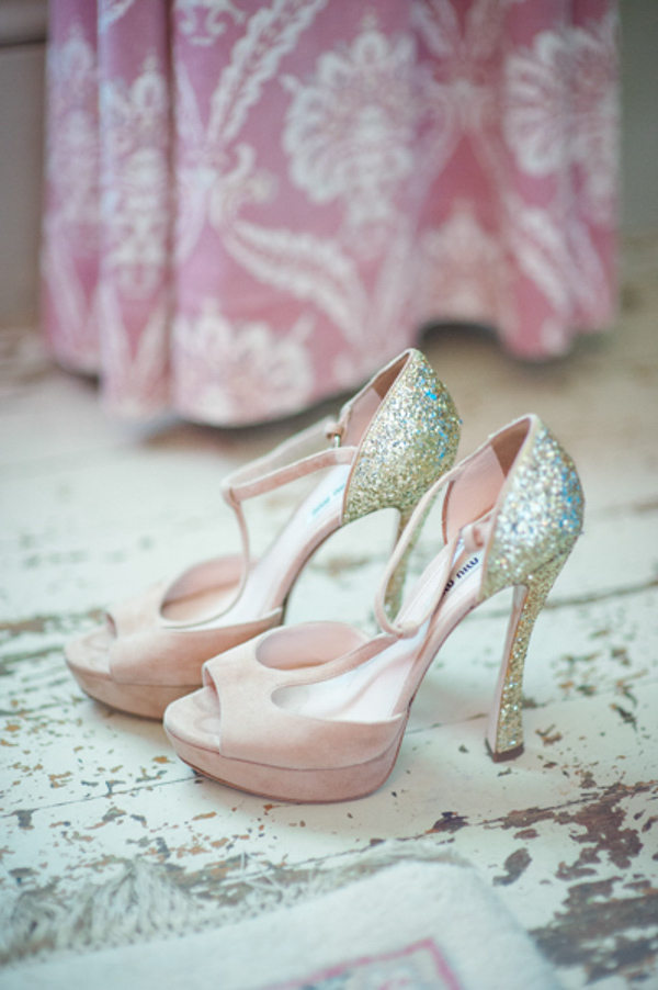 romantic and lush pink wedding, photo by matthew moore photography | via junebugweddings.com