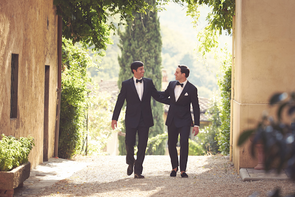 stunning-tuscan-destination-wedding-with-photography-by-jules-bower-14