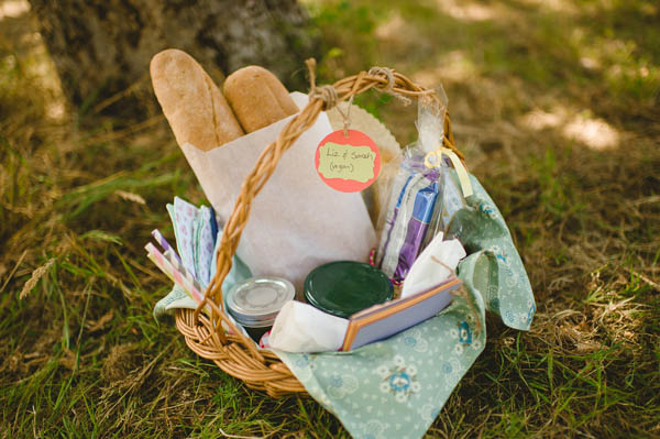 creative wedding catering ideas, picnic baskets
