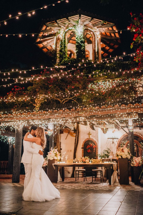 Romantic Puerto Rican Wedding at Hacienda Siesta Alegre | Junebug Weddings