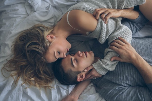 Sexy-Pillow-Fight-Couple-Boudoir (7 of 15)