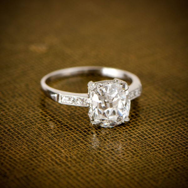 Vintage-Cushion-Cut-Diamond-Engagement-Ring-11115-Artistic-View-4 (1)