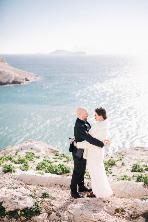 Chilly-Waterfront-Engagement-Near-Marseille-Laurent-Brouzet (15 of 24)