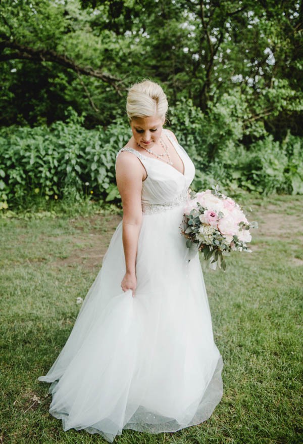 Blush-and-Gray-Des-Moines-Wedding-at-Sticks-Amanda-Basteen (5 of 26)