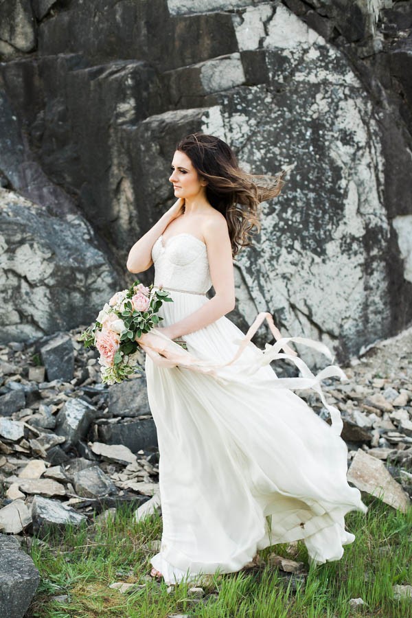 Romantic-Columbia-Gorge-Wedding-Inspiration-Angela-Shae (13 of 24)