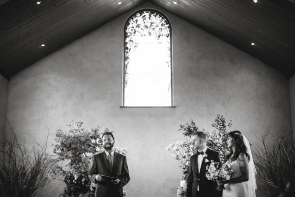Converted-Barn-Wedding-at-the-Stones-of-the-Yarra-Valley-Darin-Collinson-Photography (5 of 26)