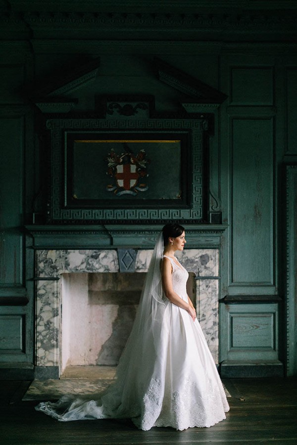 Elegant-Southern-Bridal-Portraits-at-Drayton-Hall-Catherine-Ann-Photography (20 of 27)