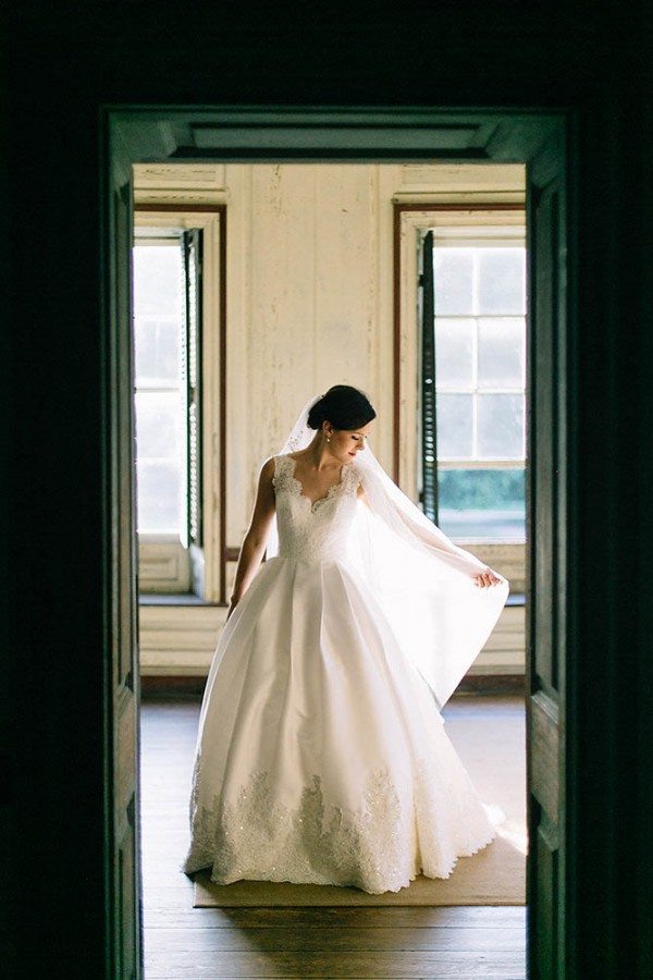 Elegant-Southern-Bridal-Portraits-at-Drayton-Hall-Catherine-Ann-Photography (6 of 27)