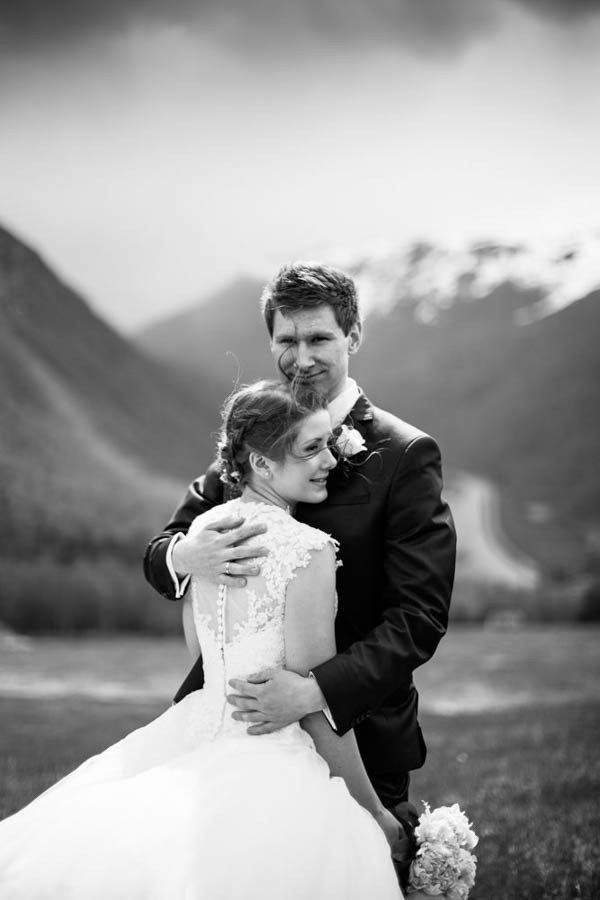 Cozy-Norwegian-Wedding-at-Roisheim-Hotell-Mona-Moe-Machava-Photography-46
