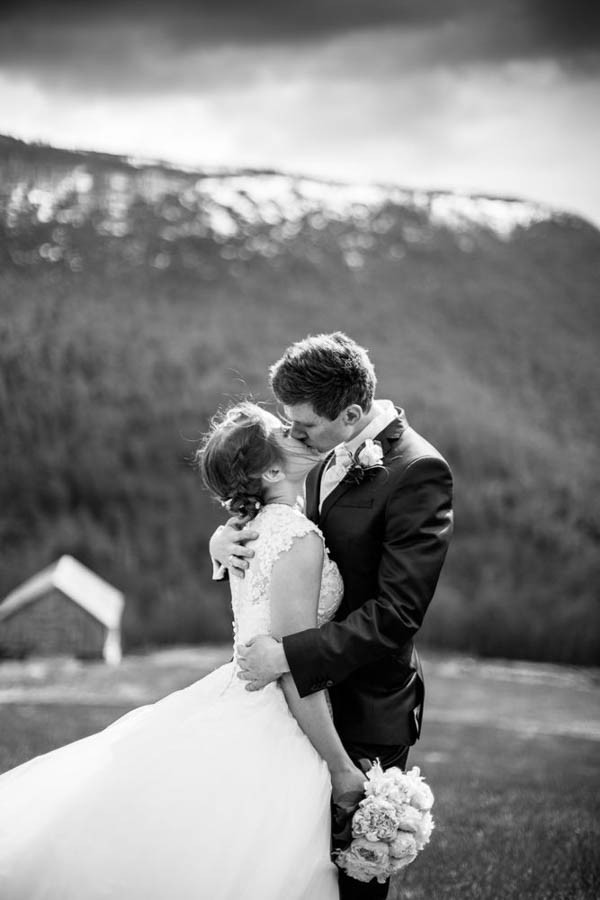 Cozy-Norwegian-Wedding-at-Roisheim-Hotell-Mona-Moe-Machava-Photography-49