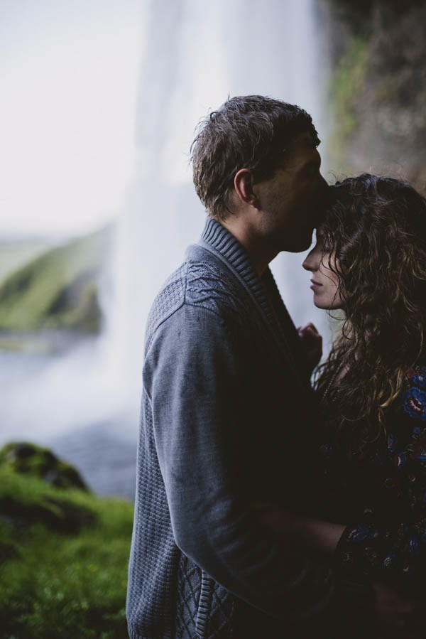 Intimate-Natural-Couple-Portraits-in-Iceland-Charis-Rowland-Photography-21