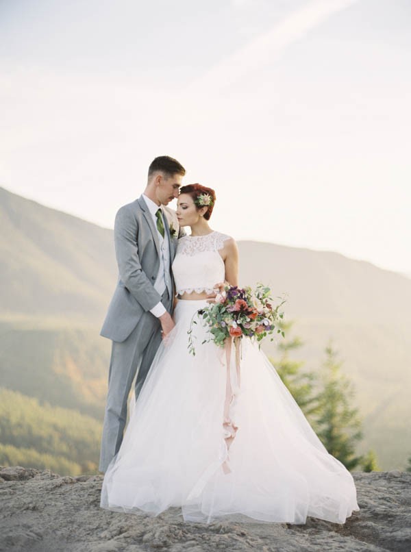 Pacific-Northwest-Wedding-Inspiration-at-Rattlesnake-Ledge-Sweet-Pea-Events-086