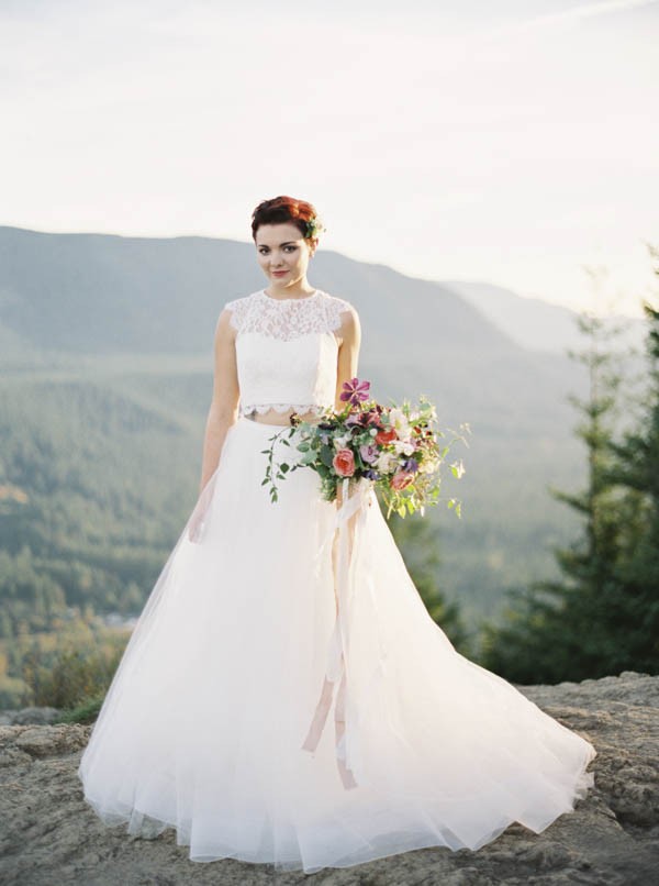 Pacific-Northwest-Wedding-Inspiration-at-Rattlesnake-Ledge-Sweet-Pea-Events-098