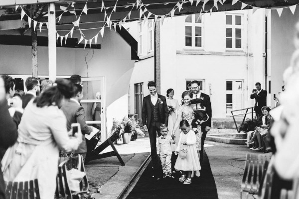 Black-and-White-Nordic-Wedding-at-Devold-Fabrikken (16 of 35)
