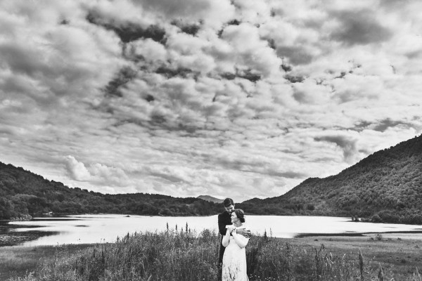 Black-and-White-Nordic-Wedding-at-Devold-Fabrikken (5 of 35)