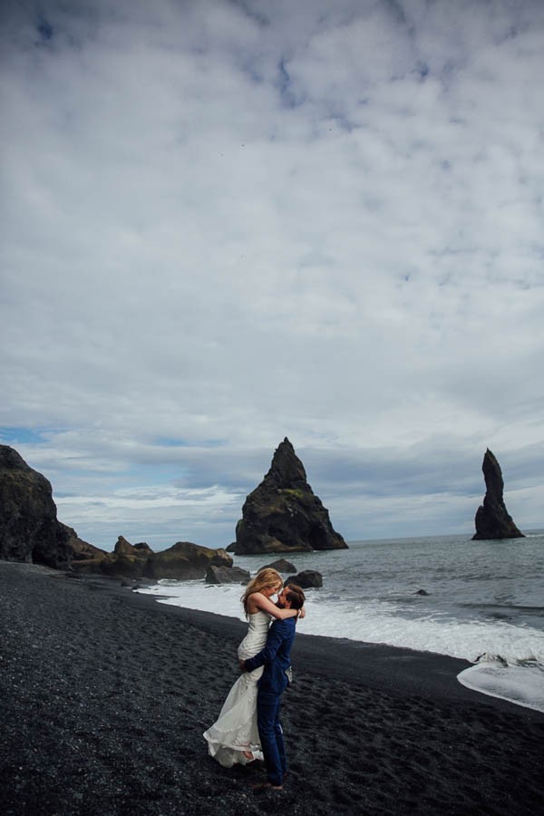 Boldly-Romantic-Icelandic-Elopement-in-the-Fjaorargljufur-Canyon-Nicole-Ashley-Photography-13