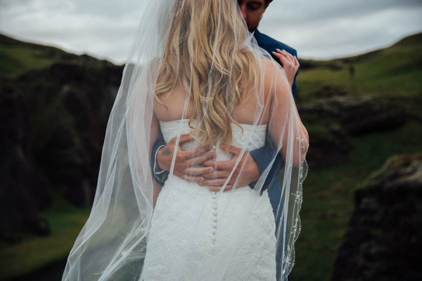 Boldly-Romantic-Icelandic-Elopement-in-the-Fjaorargljufur-Canyon-Nicole-Ashley-Photography-16