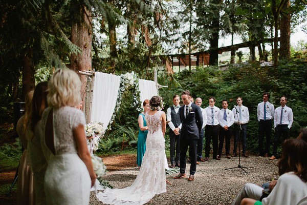 Earthy-Oregon-Wedding-at-Hornings-Hideout-Nakalan-McKay-25