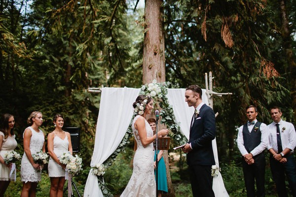 Earthy-Oregon-Wedding-at-Hornings-Hideout-Nakalan-McKay-26