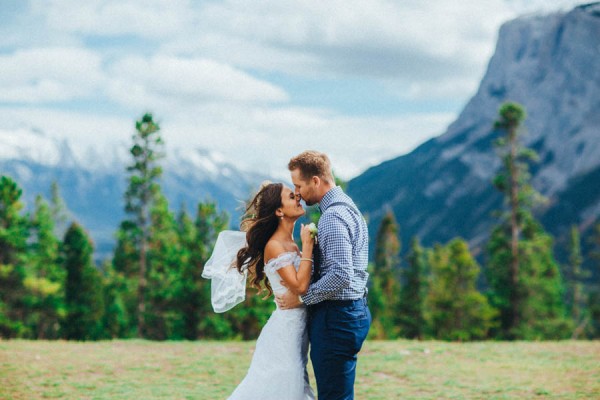 Stunning-Banff-Elopement-in-the-Tunnel-Mountain-Reservoir-Tricia-Victoria-Photography-11