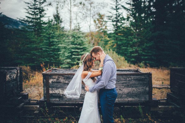 Stunning-Banff-Elopement-in-the-Tunnel-Mountain-Reservoir-Tricia-Victoria-Photography-23