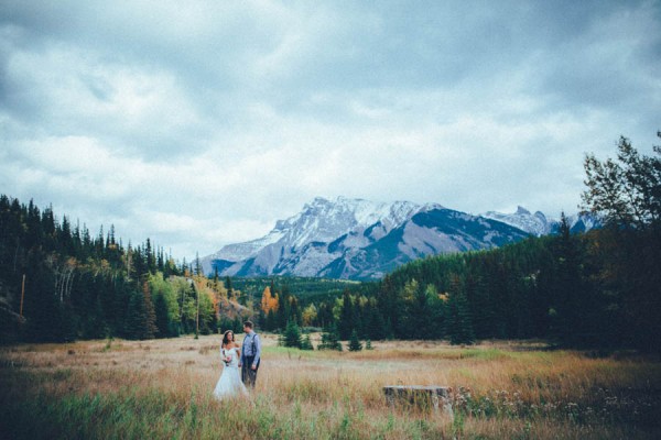 Stunning-Banff-Elopement-in-the-Tunnel-Mountain-Reservoir-Tricia-Victoria-Photography-25