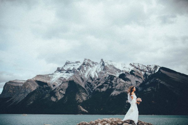 Stunning-Banff-Elopement-in-the-Tunnel-Mountain-Reservoir-Tricia-Victoria-Photography-35