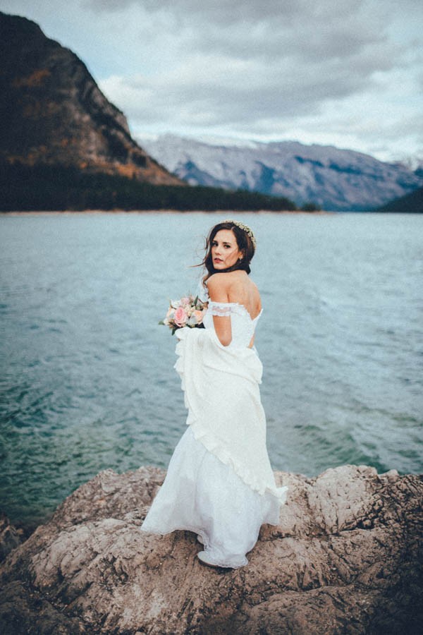 Stunning-Banff-Elopement-in-the-Tunnel-Mountain-Reservoir-Tricia-Victoria-Photography-38