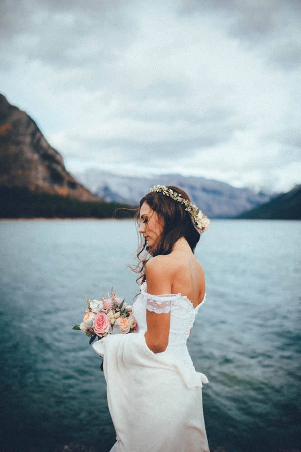 Stunning-Banff-Elopement-in-the-Tunnel-Mountain-Reservoir-Tricia-Victoria-Photography-39