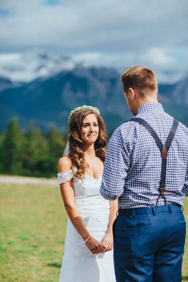 Stunning-Banff-Elopement-in-the-Tunnel-Mountain-Reservoir-Tricia-Victoria-Photography-7