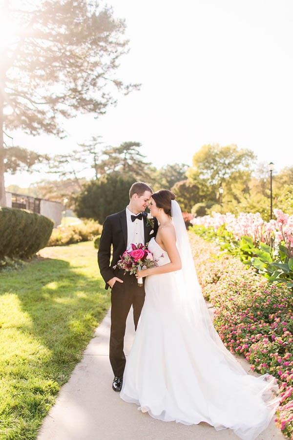 This Traditional Kansas City Wedding Has The Prettiest Pop Of Color
