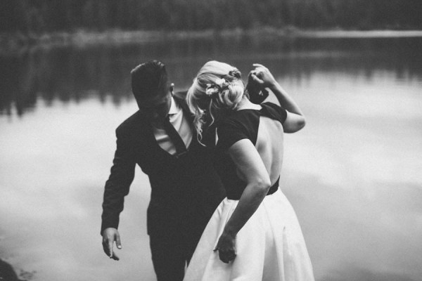 Black-and-White-Log-Cabin-Wedding-Pure-Cozy-Chic-12