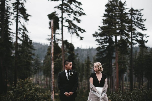 Black-and-White-Log-Cabin-Wedding-Pure-Cozy-Chic-18