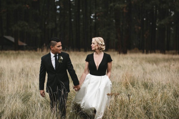 Black-and-White-Log-Cabin-Wedding-Pure-Cozy-Chic-5