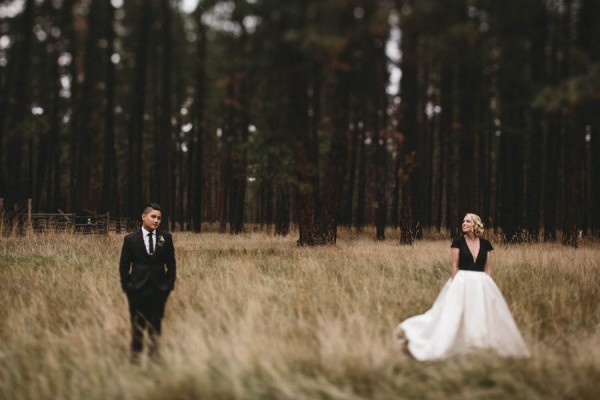Black-and-White-Log-Cabin-Wedding-Pure-Cozy-Chic-7