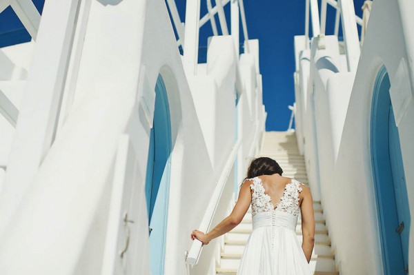 Glamorous-Santorini-Wedding-at-the-Anastasi-Church-Thanasis-Kaiafas-7