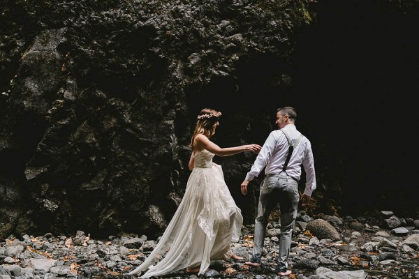 Intimate-Barefoot-Elopement-Columbia-River-Gorge-10
