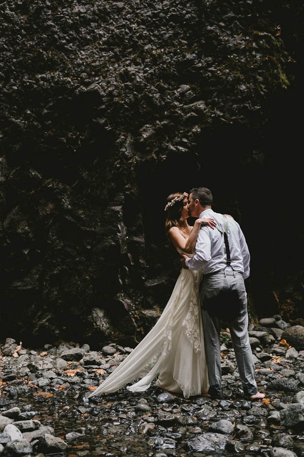 Intimate-Barefoot-Elopement-Columbia-River-Gorge-11