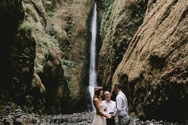 Intimate-Barefoot-Elopement-Columbia-River-Gorge-12