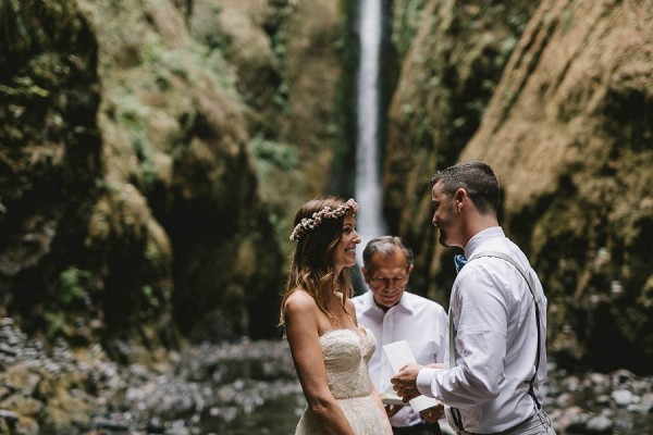 Intimate-Barefoot-Elopement-Columbia-River-Gorge-18