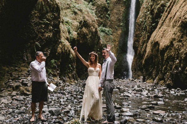 Intimate-Barefoot-Elopement-Columbia-River-Gorge-22