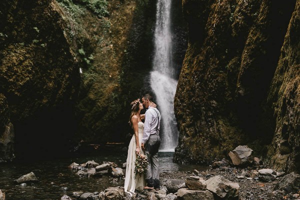 Intimate-Barefoot-Elopement-Columbia-River-Gorge-26