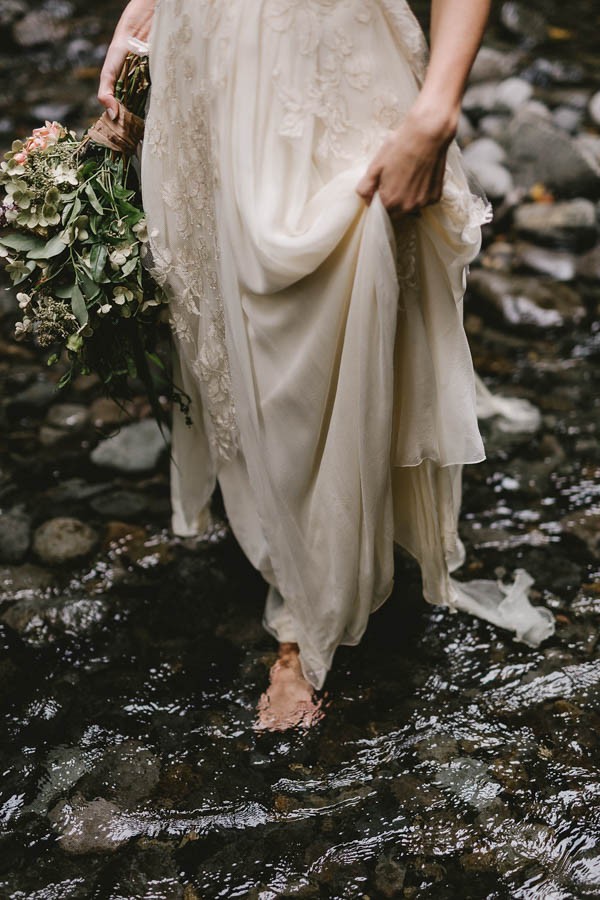 Intimate-Barefoot-Elopement-Columbia-River-Gorge-29